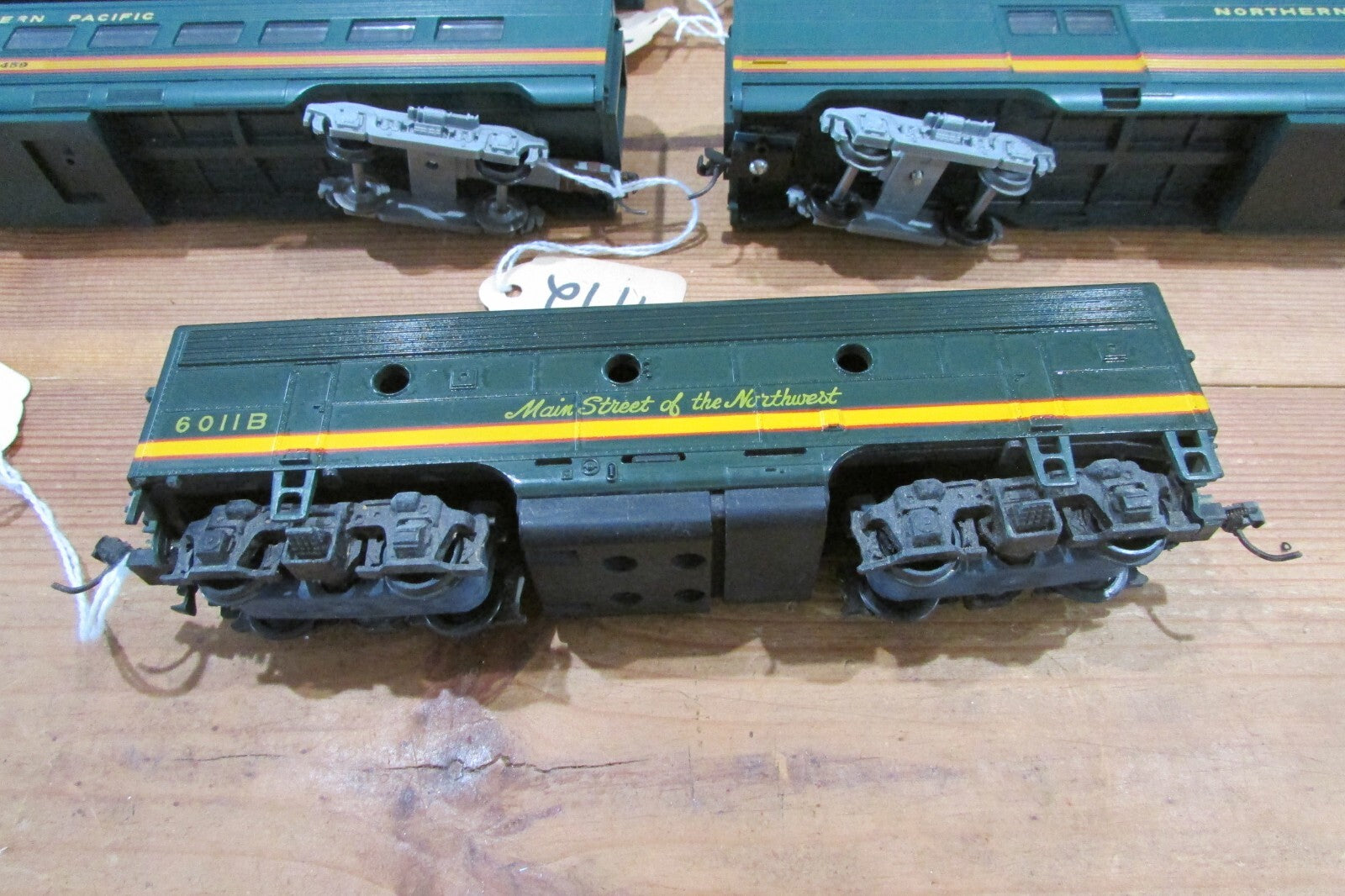 HO Scale Athearn Assorted  (6)Passenger Cars & (1) Unit B Dummy NP Lot#3745