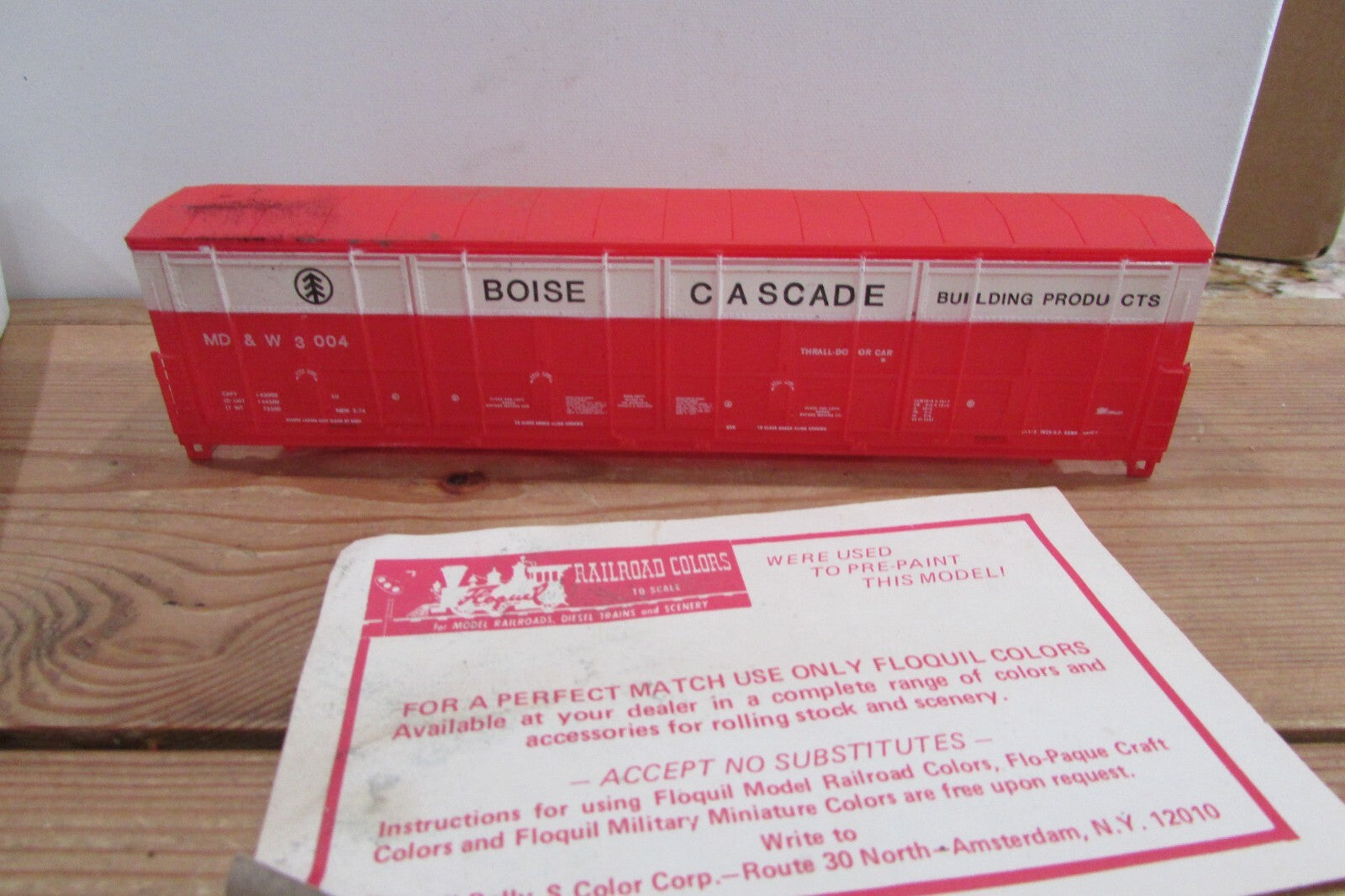 HO Scale E&B Valley RR Boise Cascade Thrall Door Car Kit   Lot#4721