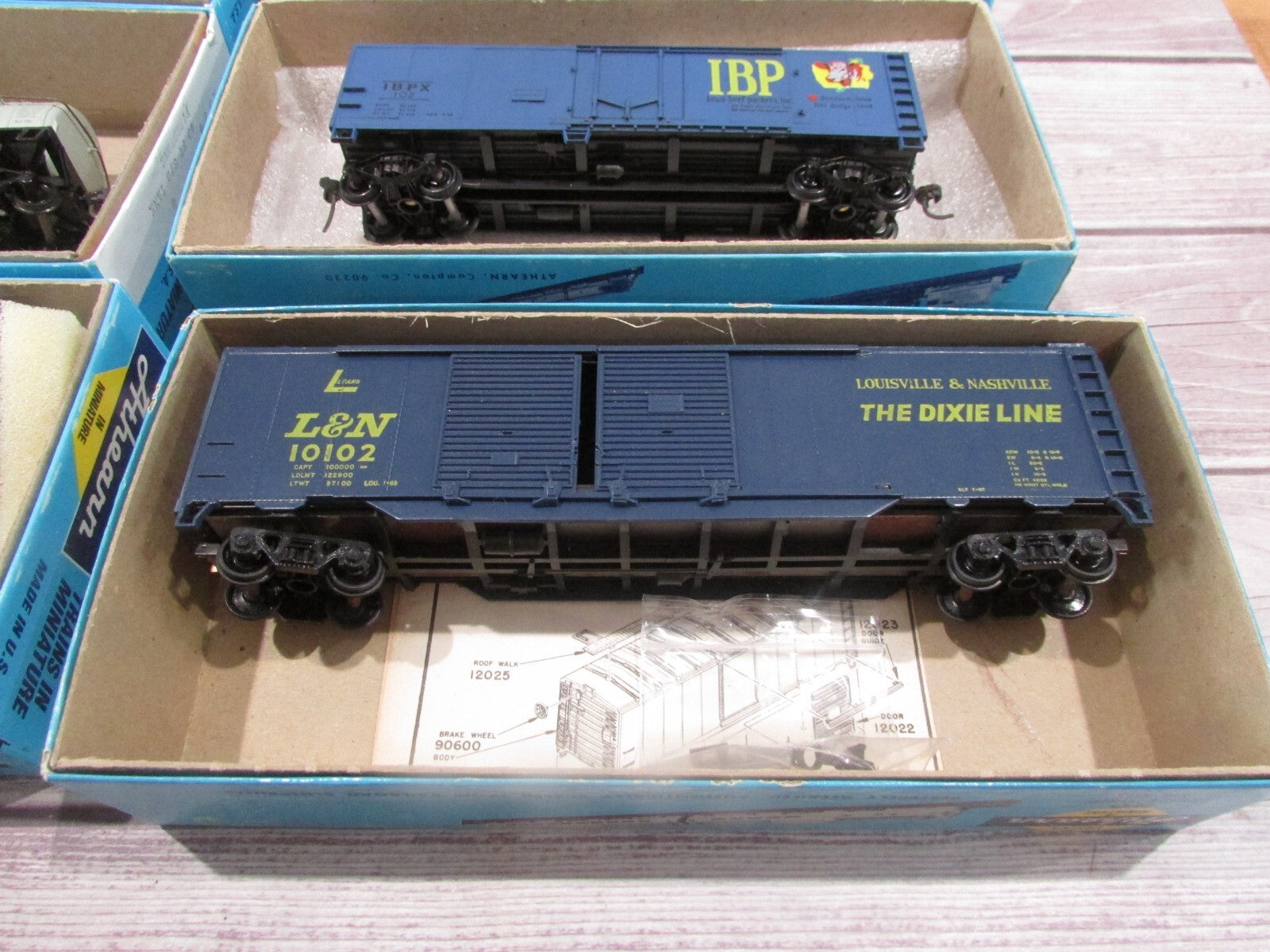 HO Scale Athearn (6) Assorted Freight Cars, Tanks, Box Cars, Gondola Lot#3271