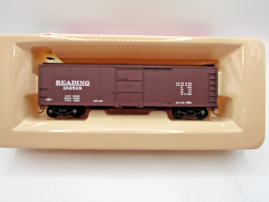 HO Scale Walthers 931-622 40' Steel Box Car Reading #102519 WAL4819
