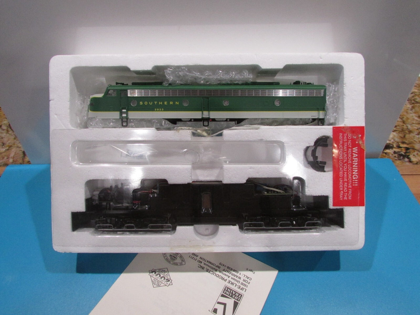 HO Scale Proto 2000 8716 E8/E9 Locomotive Southern   Lot#1178