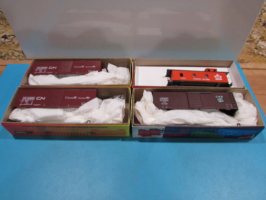 HO Scale RoundHouse (4Cars) Assorted Freight Cars and Caboose  CN Lot#1576