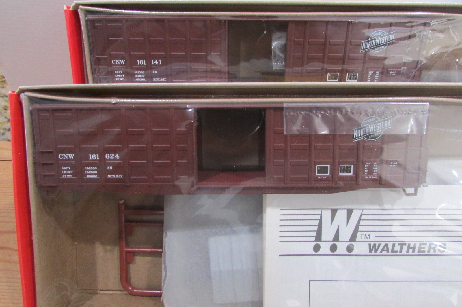 HO Scale Walthers 932-4703 (2) 50' Waffle Side Box Cars Kits CNW  Lot#3991