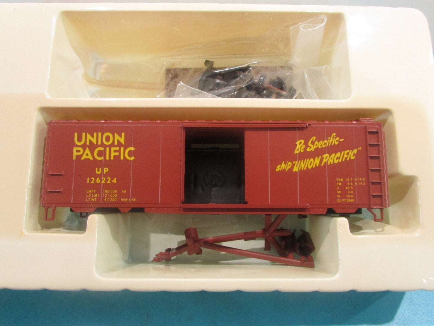 HO Scale Con-Cor 01-009411 PS-1 Boxcar Kit Union Pacific Lot#1803
