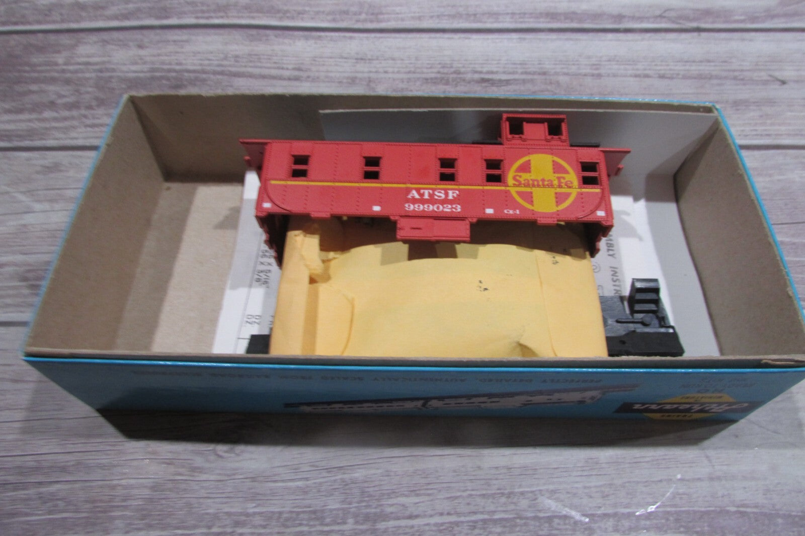 HO Scale Athearn 1269 ATSF Santa Fe Caboose #999023 Kit