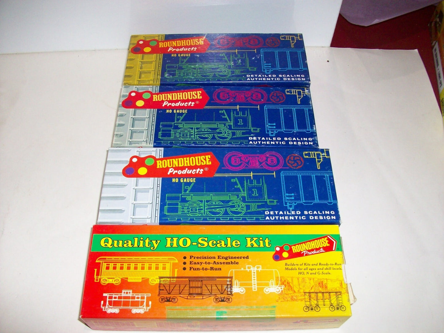 HO Scale (4) RoundHouse Assorted Freight Car Kits Lot#4121