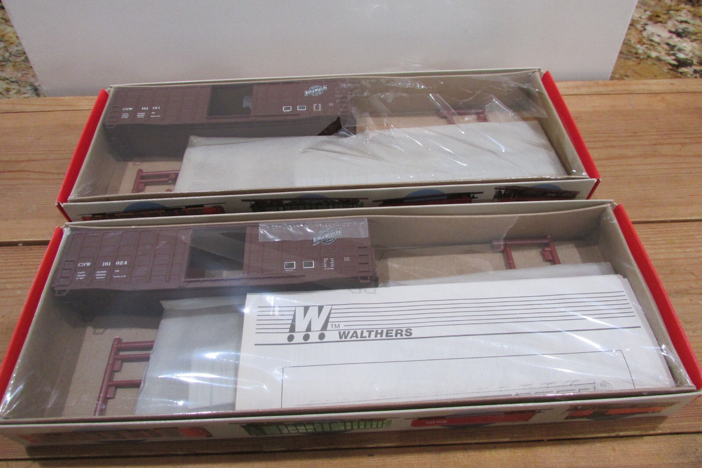 HO Scale Walthers 932-4703 (2) 50' Waffle Side Box Cars Kits CNW  Lot#3991