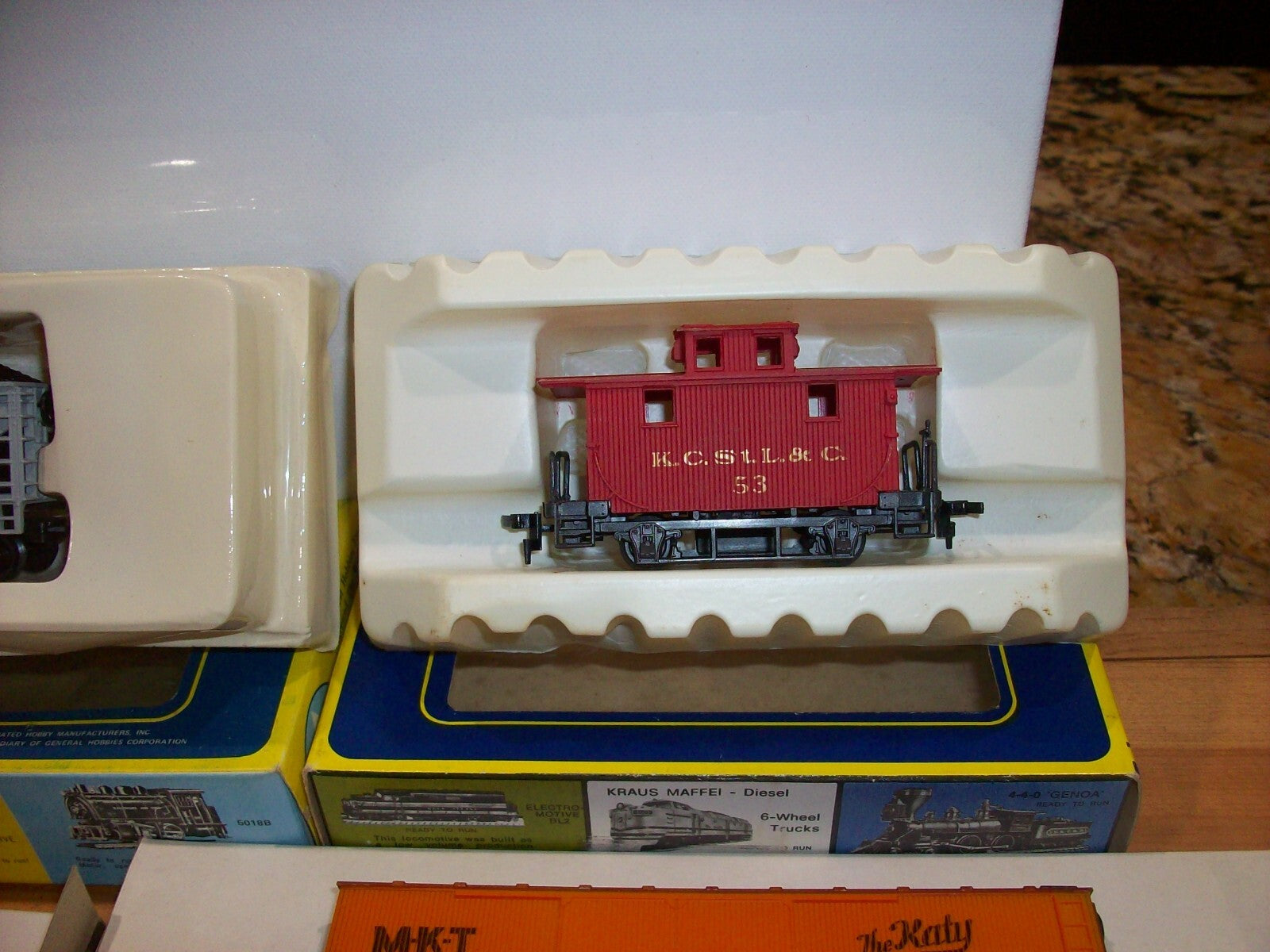 HO Scale AHM/Rivarossi Assorted (6) Freight Cars Lot#0412