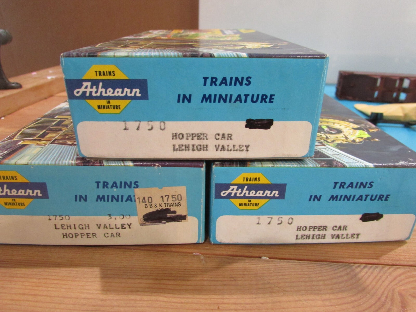HO Scale Athearn (3) 1750 Hopper Cars Lehigh Valley Lot#1033