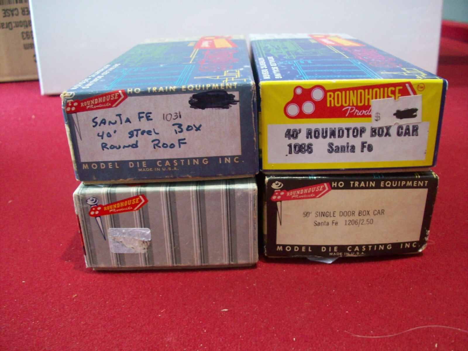 HO Scale (4)Roundhouse  Assorted Freights Cars " Santa Fe" Kits Cars Lot#0540