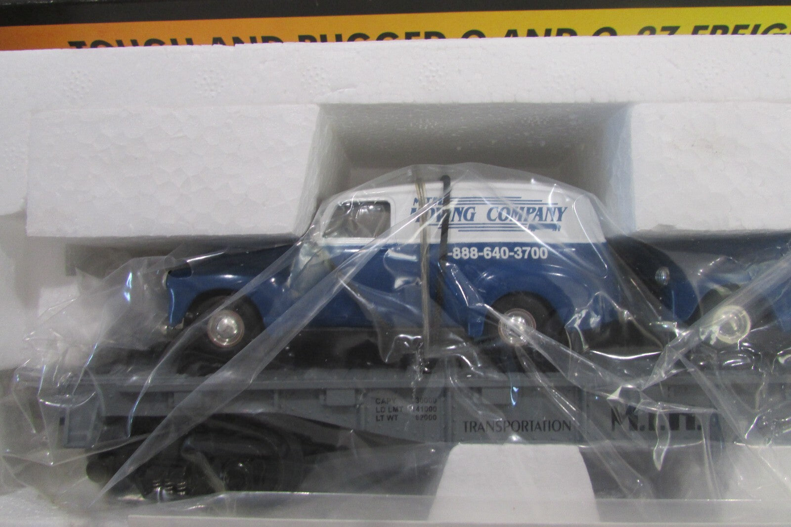 HO Scale MTH 30-7647 Auto Transport FaltCar w/ Ertl '50 Panel Trucks Lot#3762