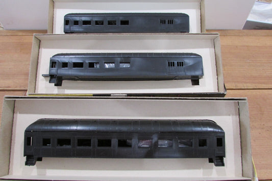 HO Scale Roundhouse (3)  Assorted Passenger Cars Undecorated Lot#2646