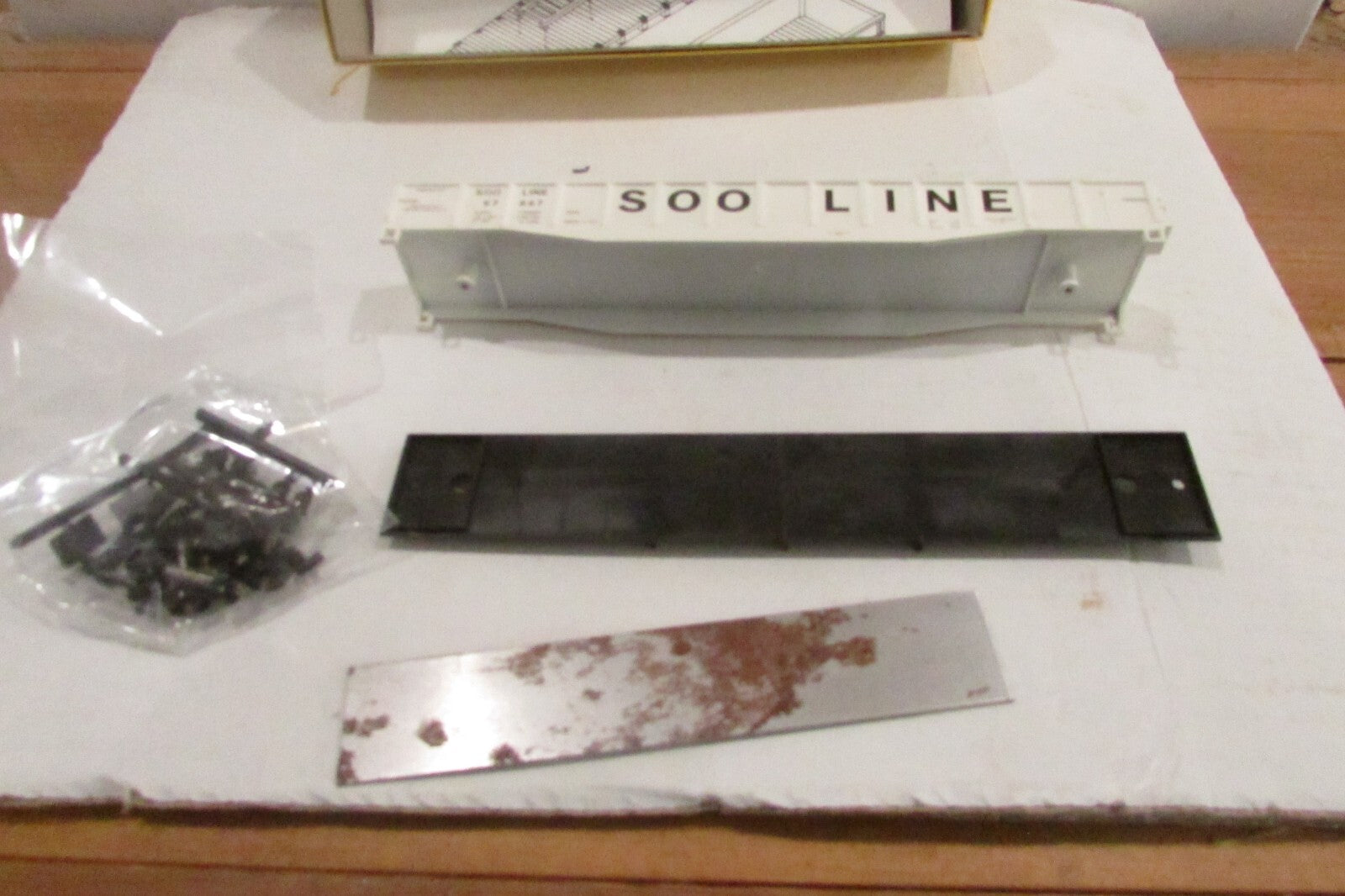 Ho Scale Accurail 67667 Soo Line 52' Gondola Kit #67667 (White) BLT 1963