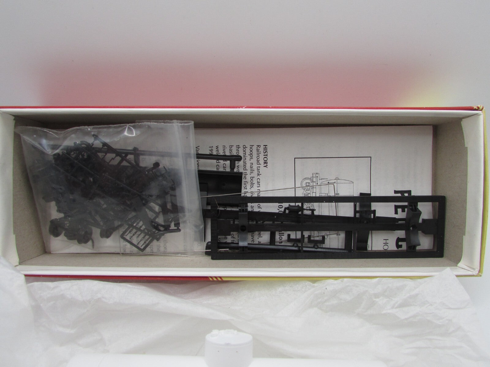 HO Scale Red Caboose  10,000 Gallon Tank Car Type 103W Magnolia Lot#4816