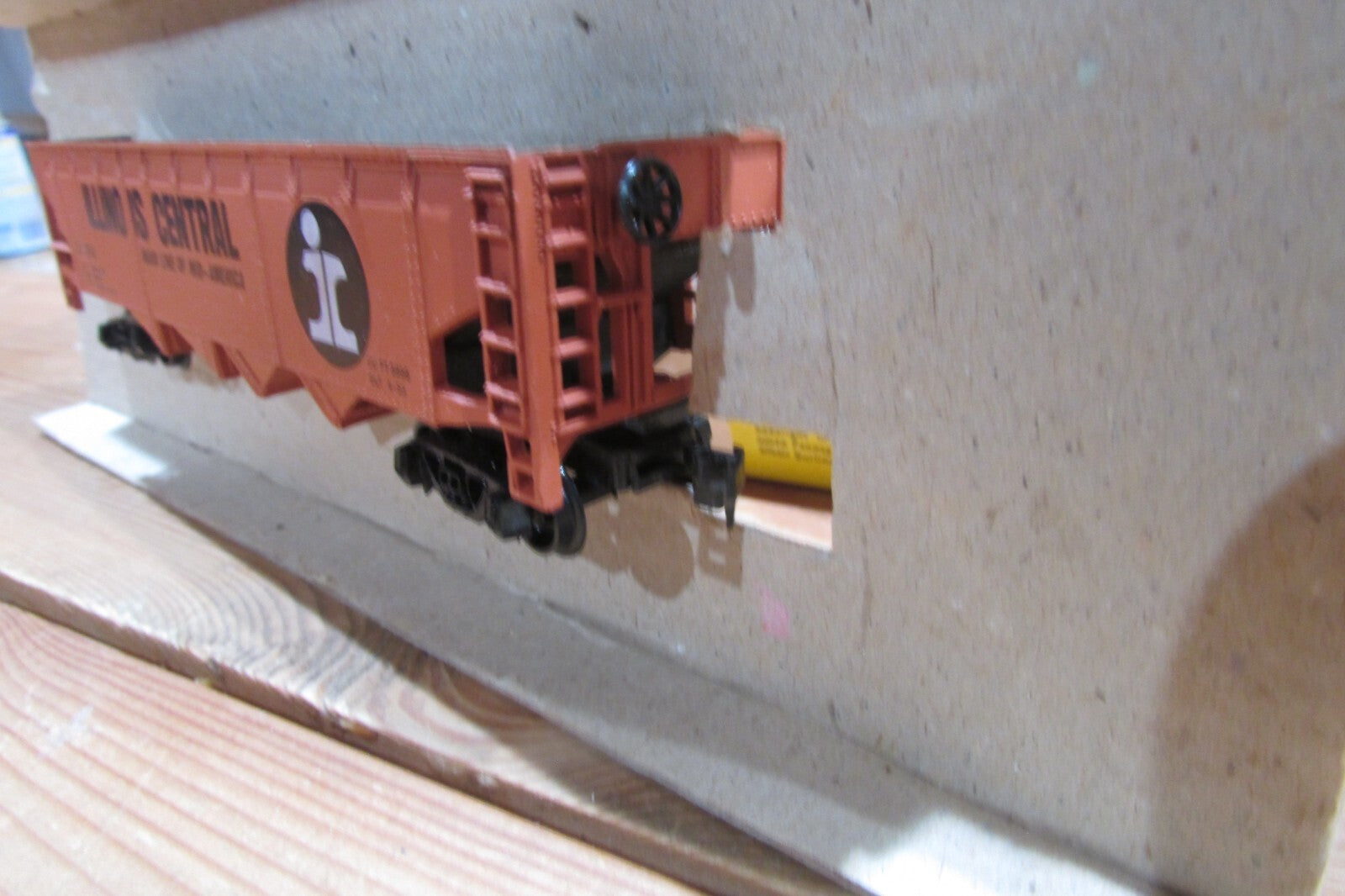 HO Scale AHM 5224P Open 4Bay Hopper Illinois Central Car#11143