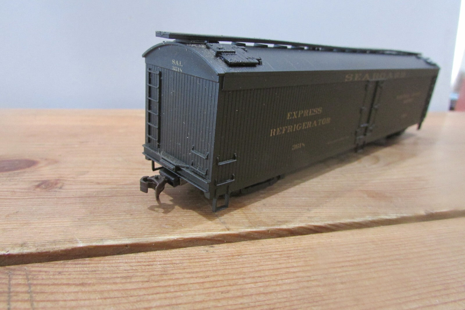 HO Scale Roundhouse Express Refrigerator Car #3615 Seaboard RH4320