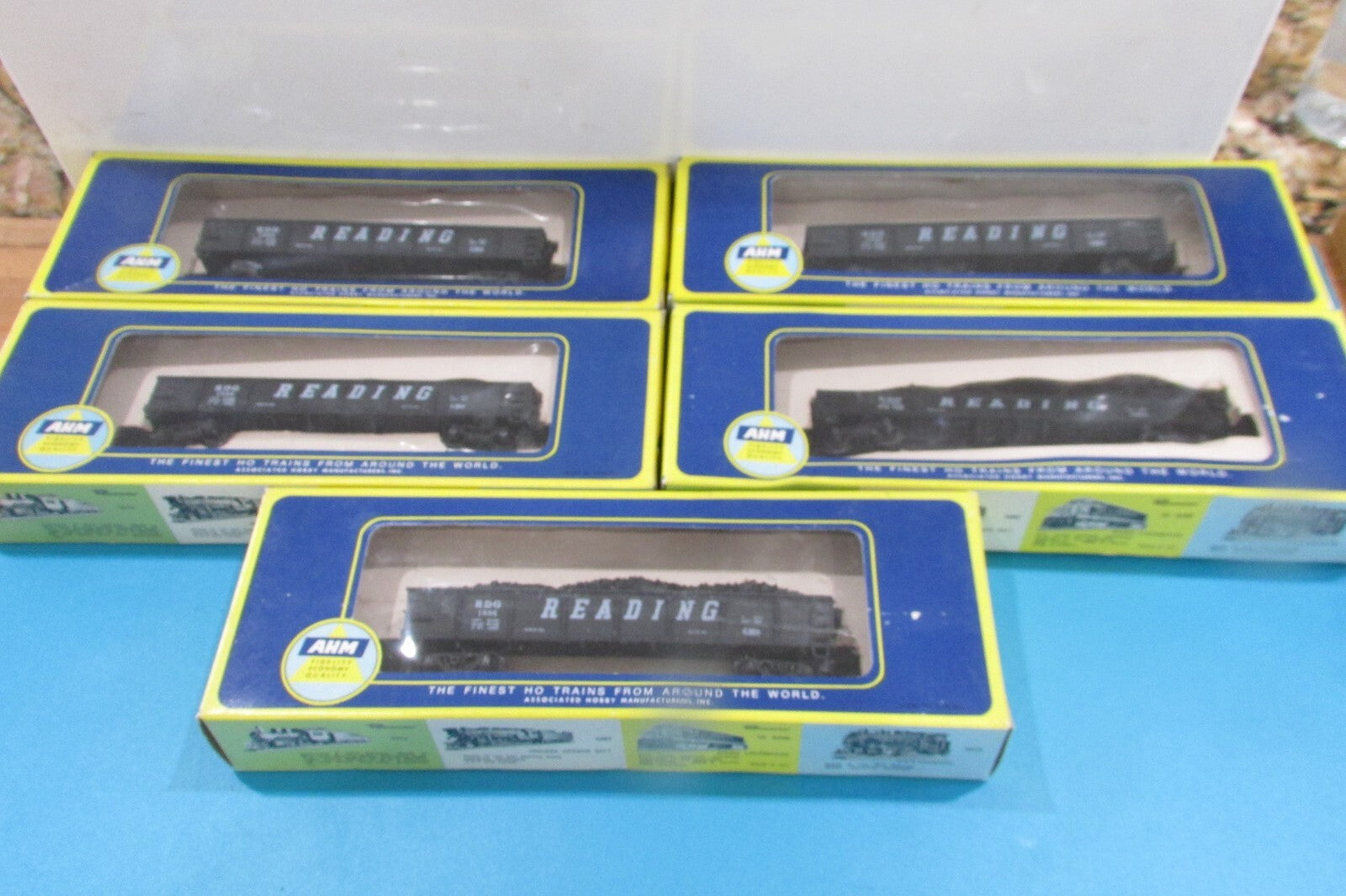 HO Scale AHM (5) Gondolas Car with Load "Reading" Lot#4174