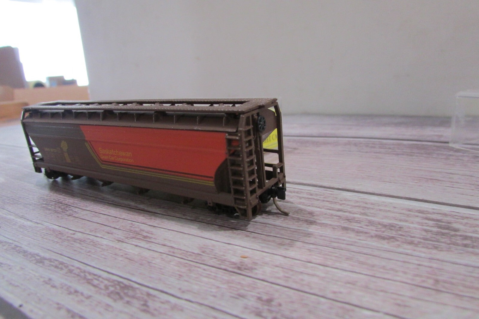 N Scale Model Power 3491 55' Cylindrical Hopper Saskatchewan Grain Car Corp,