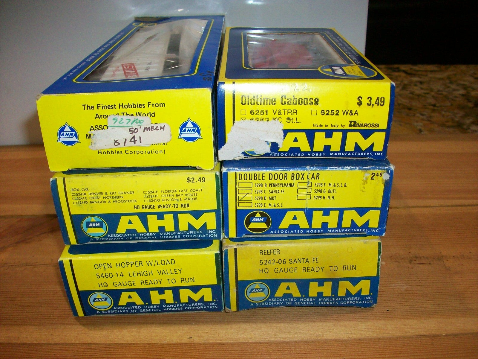 HO Scale AHM/Rivarossi Assorted (6) Freight Cars Lot#0412