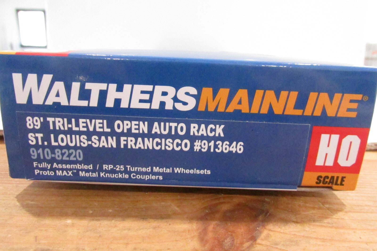 HO Scale Walthers 910-8210 89' Tri-Level Open Auto Rack Frisco #913646