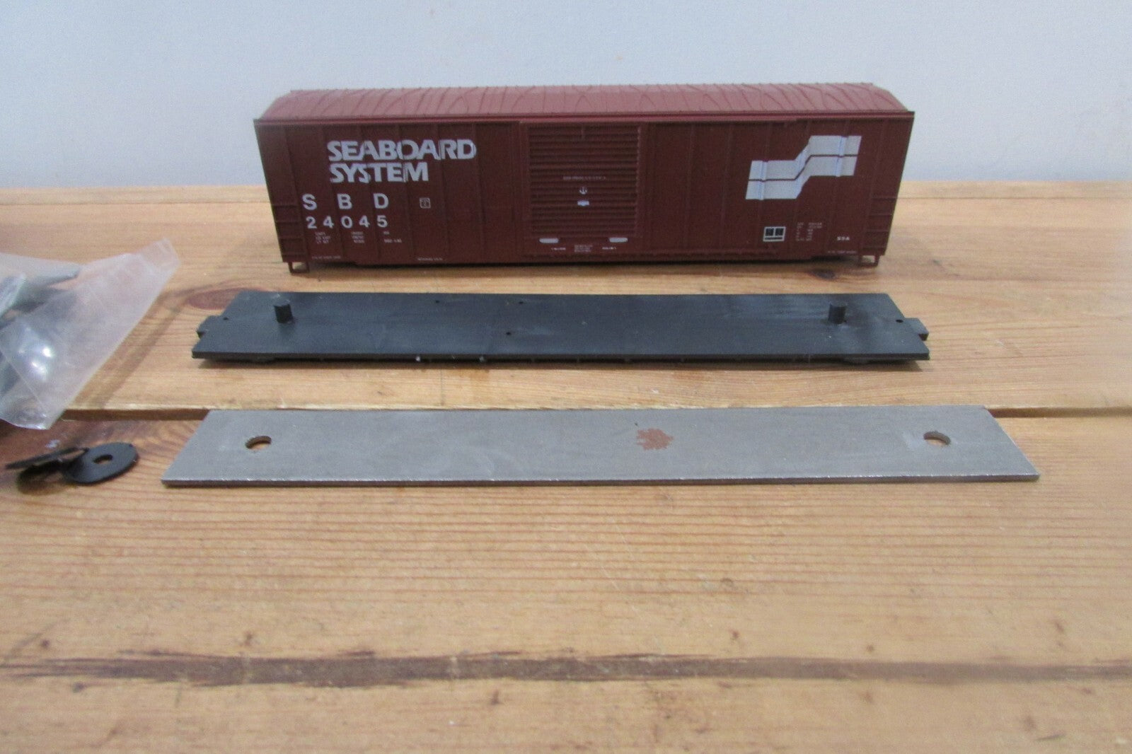 HO Scale Roundhouse 1965 50' Box Car Kit Seaboard System  RH4309