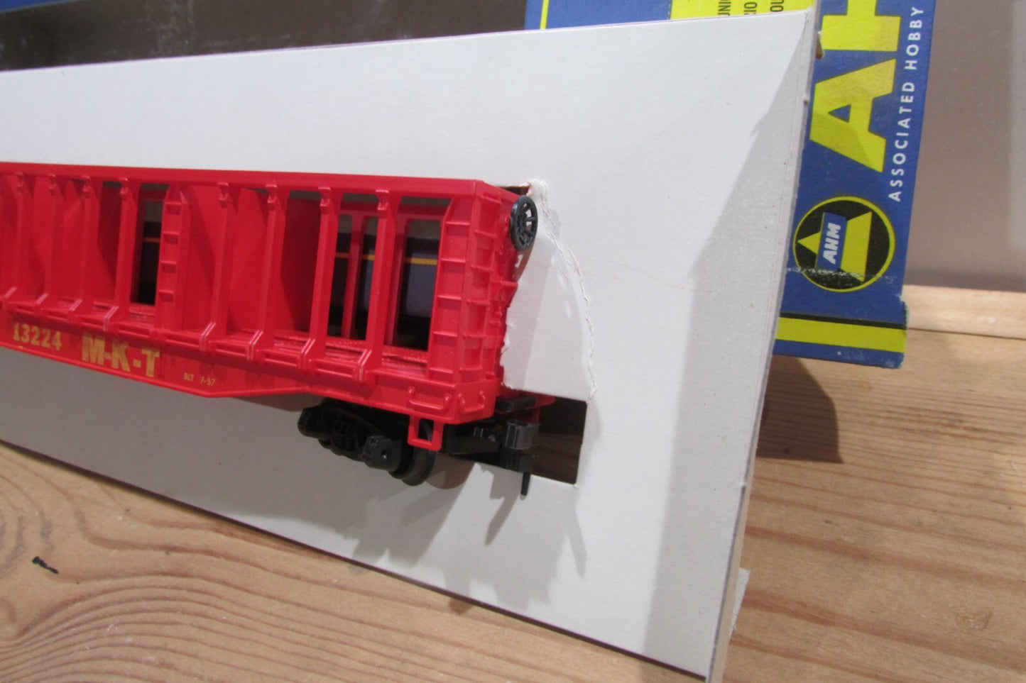 HO Scale AHM 5392D Pulpwood Rack Car M.K.T #13224
