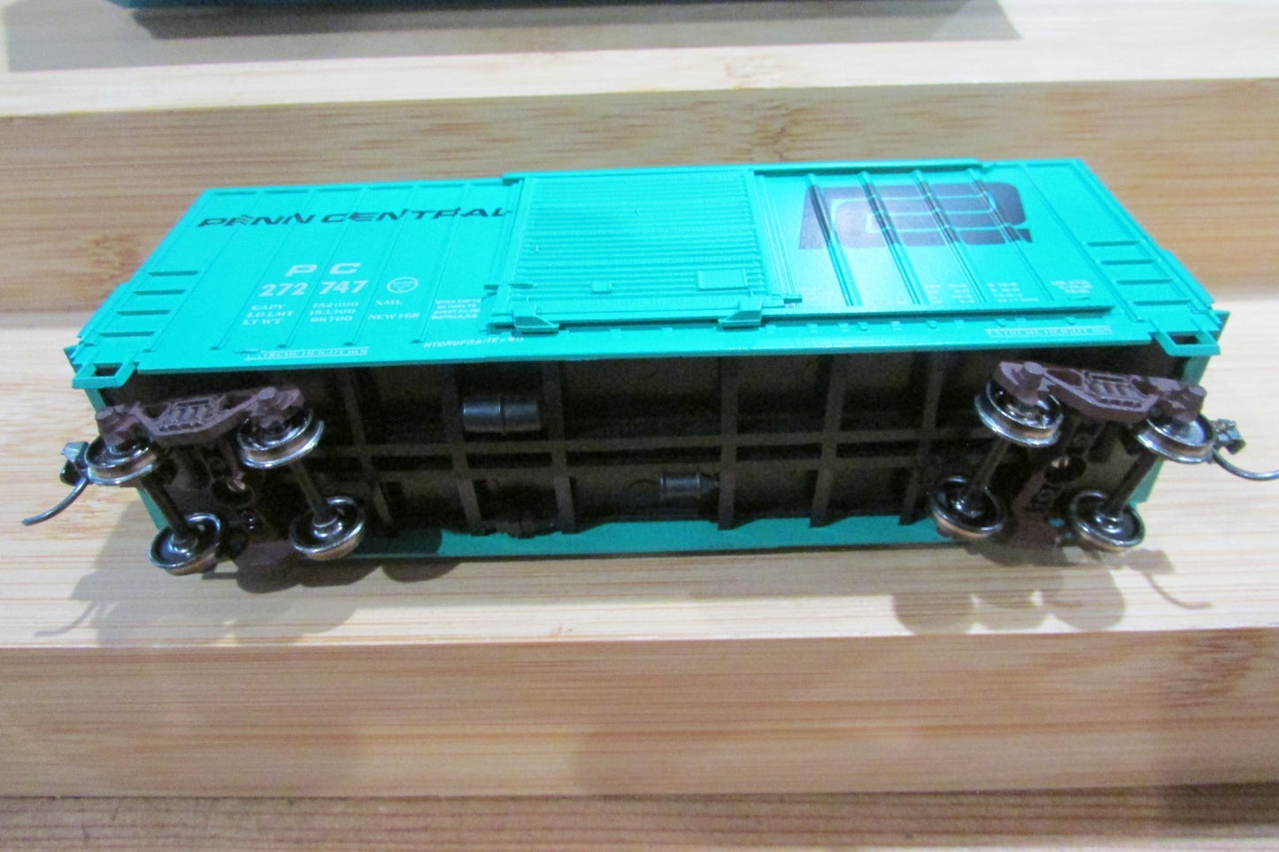 HO Scale Athearn  40ft OB Hi-Cube Box Car Penn Central PC#272747  ATH5187