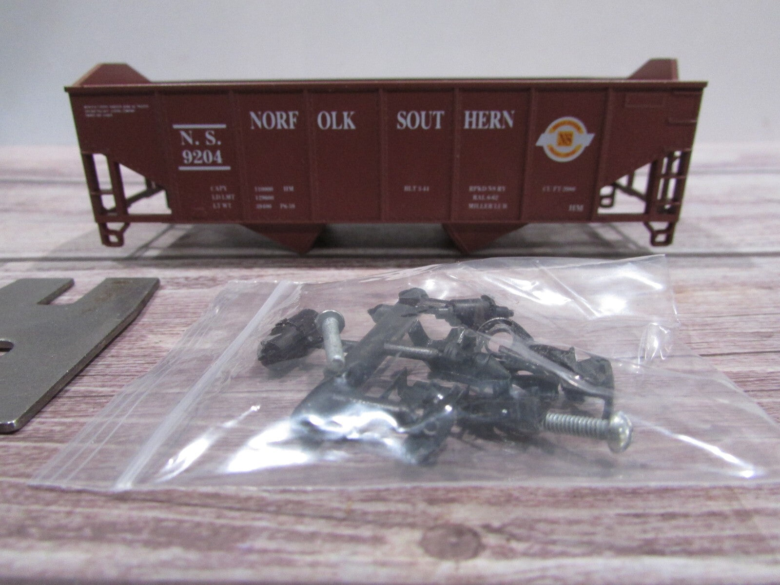 HO Scale Athearn 00102 32' Hopper Norfolk Southern 1992 Convention Car