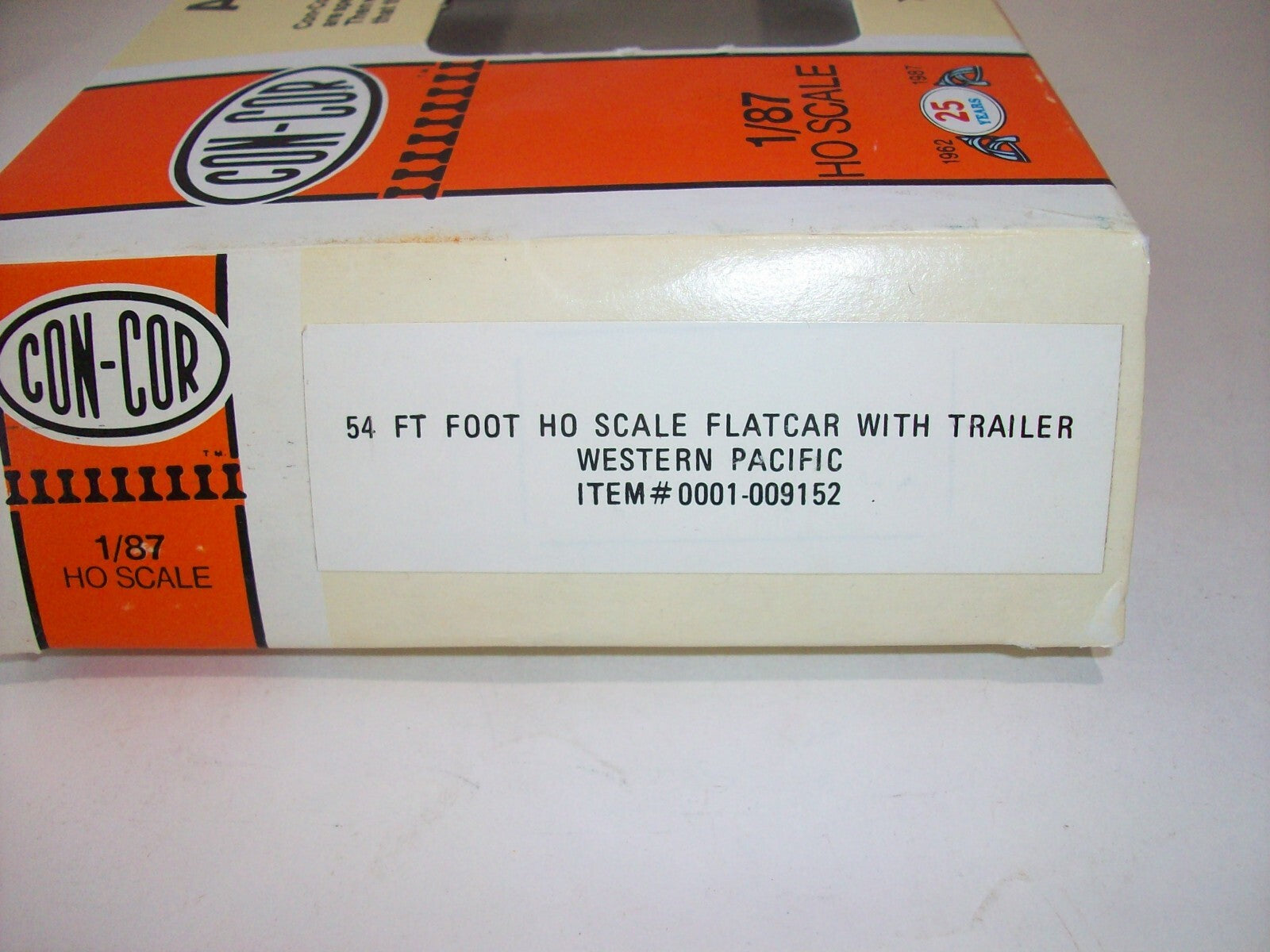 HO Scale Con-Cor 54' Flat Car w/Trailer "Western Pacific" Lot#3868