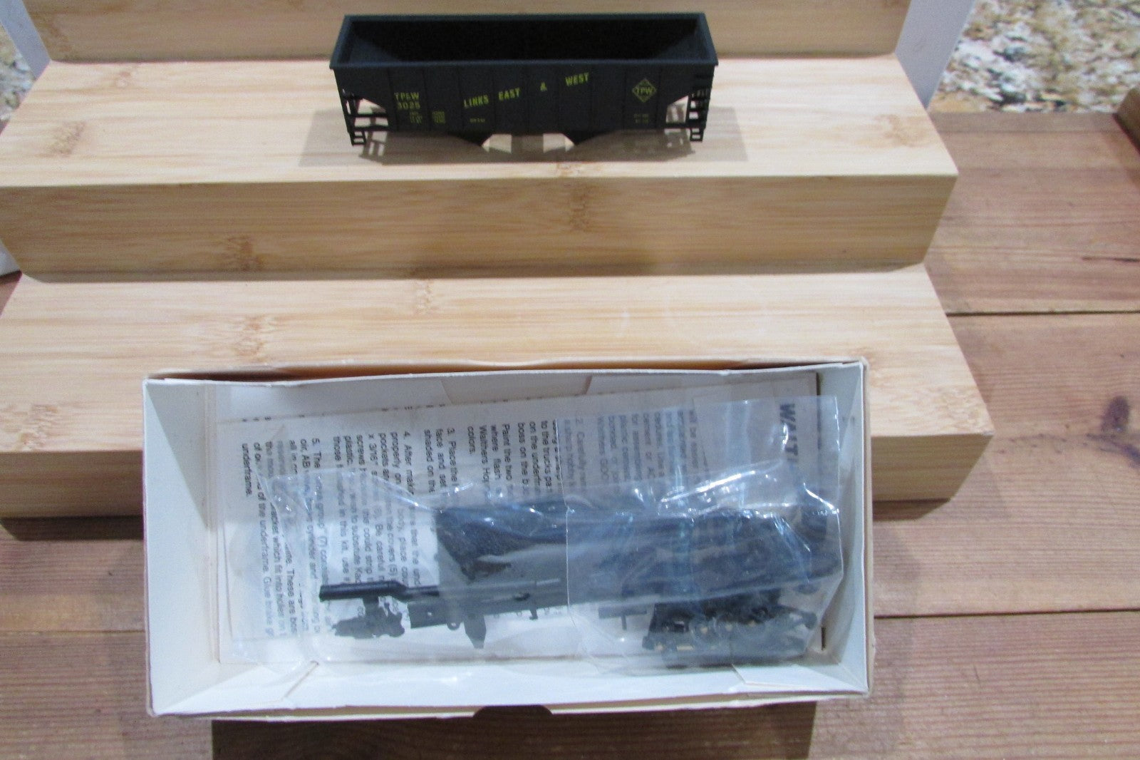 HO Scale Walthers 932-2970 36' Rib Side Hopper TP&W WAL5028