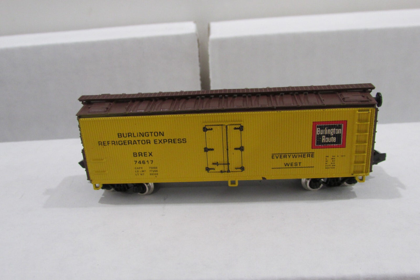 N Scale Con-Cor/BLW 1023 CB&Q Everywhere West 40' Woodside Reefer