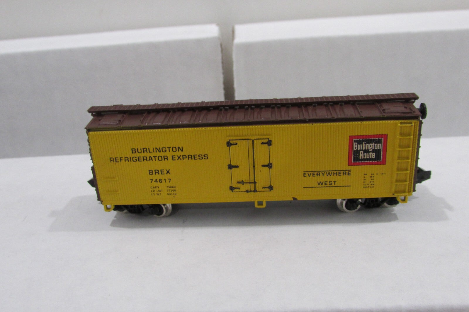 N Scale Con-Cor/BLW 1023 CB&Q Everywhere West 40' Woodside Reefer