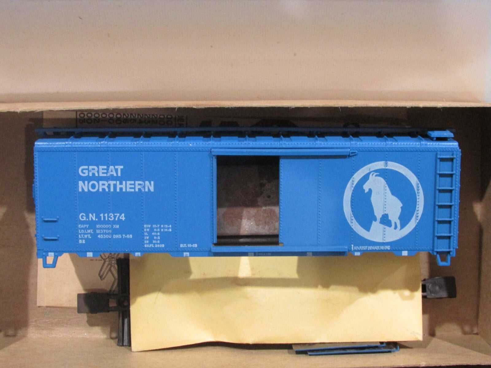 HO Scale Athearn 1204 40ft BoxCar Kit Great Northern