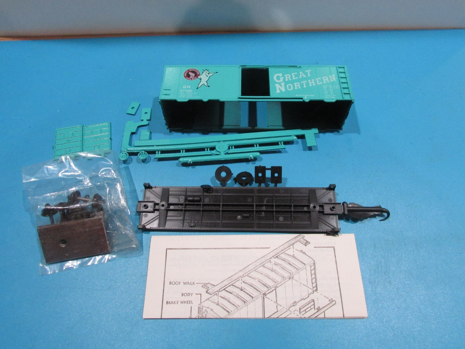 HO Scale RoundHouse 1052 40' Boxcar Kit Great Northern RH4282