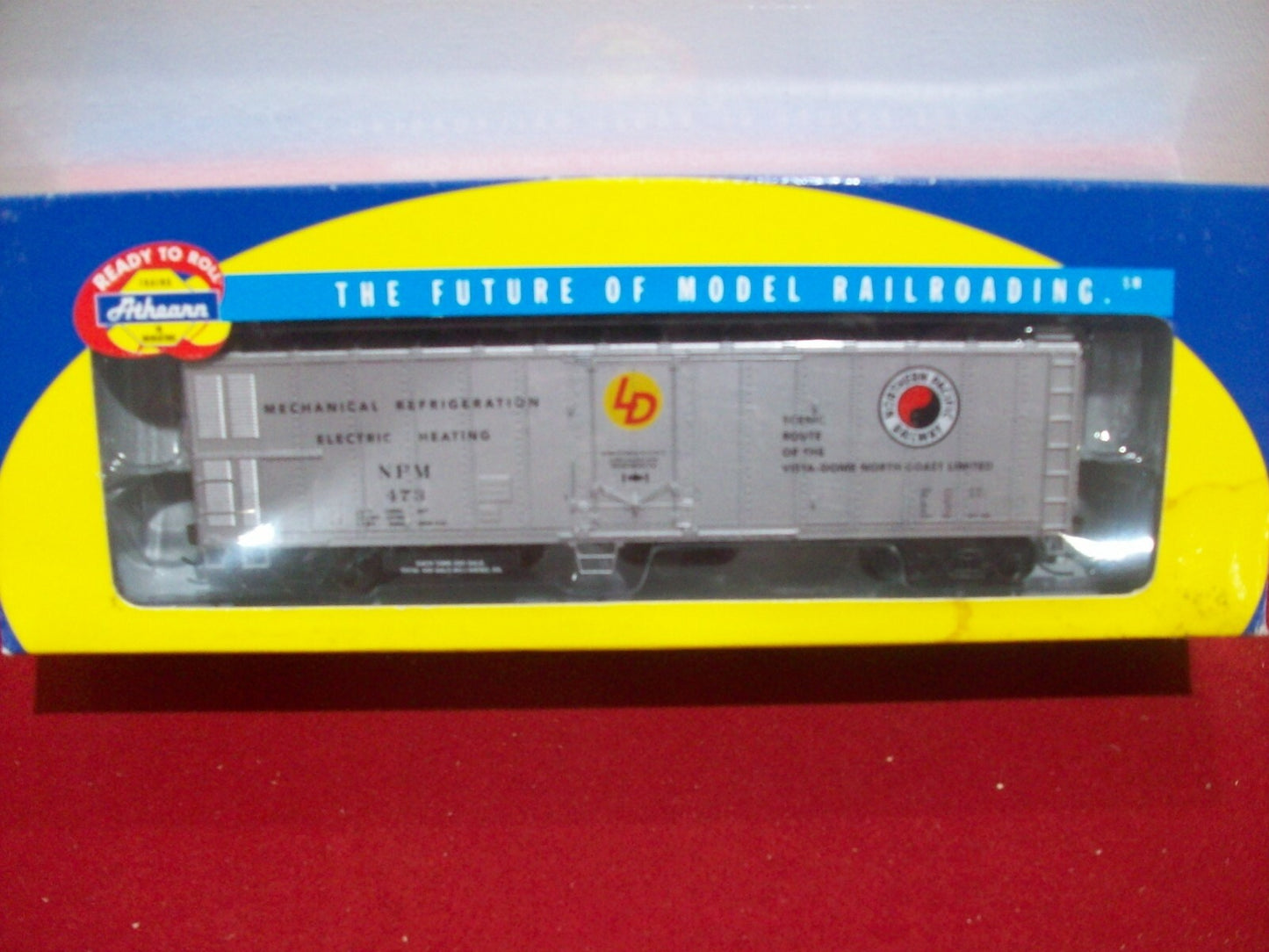 HO Scale Athearn 7551 50' Smooth Side Reefer Freight Car "Northern Pacific"