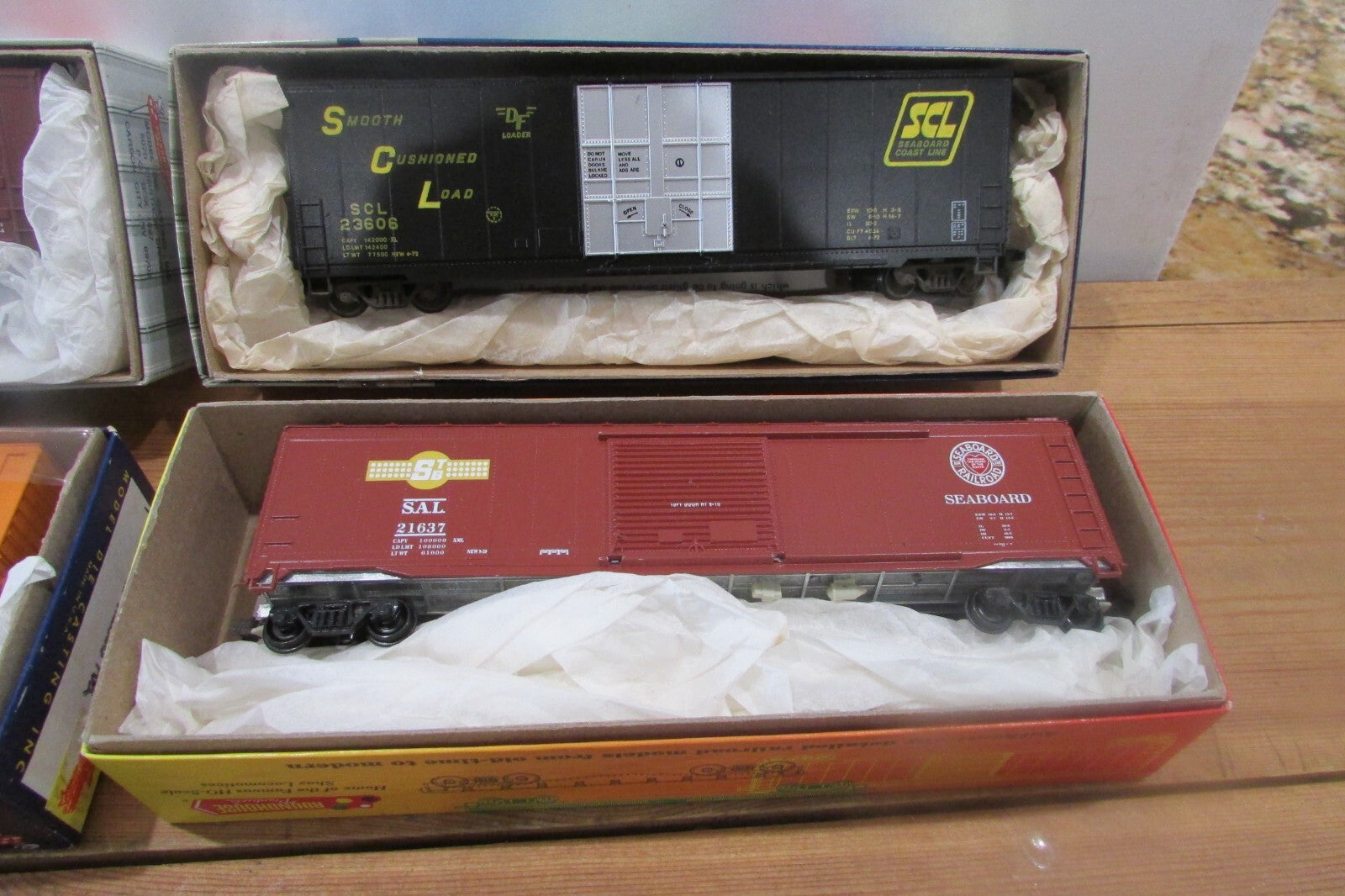 HO Scale Roundhouse (4) Assorted Freight Cars RTR Lot#4377