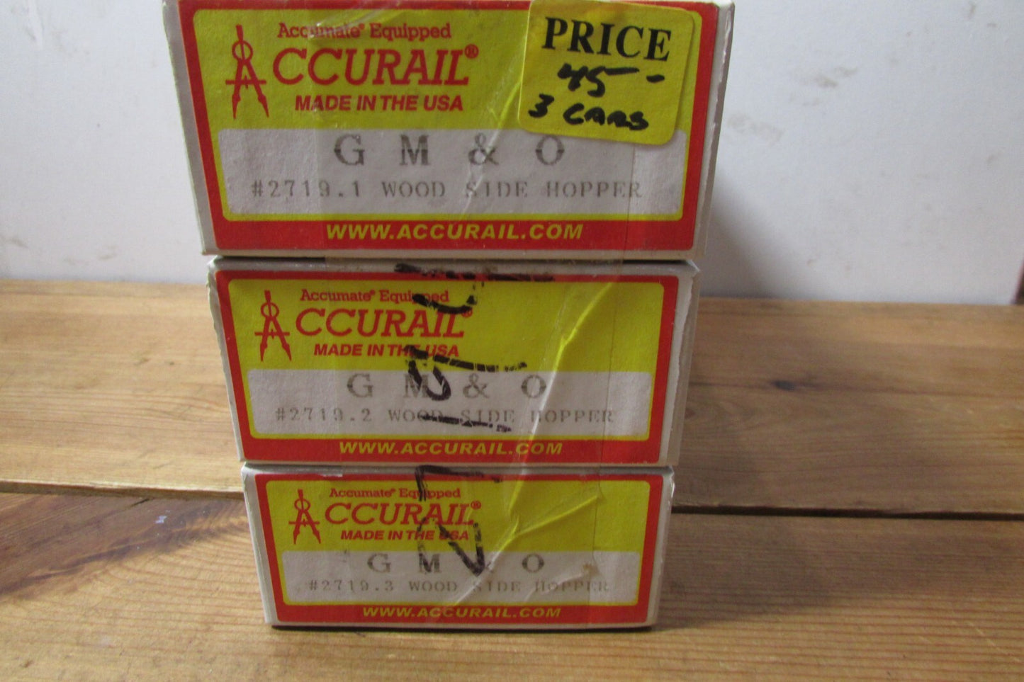 HO Scale Accurail 2719 3Pack Wood Side Hopper GM & O  Lot#3735