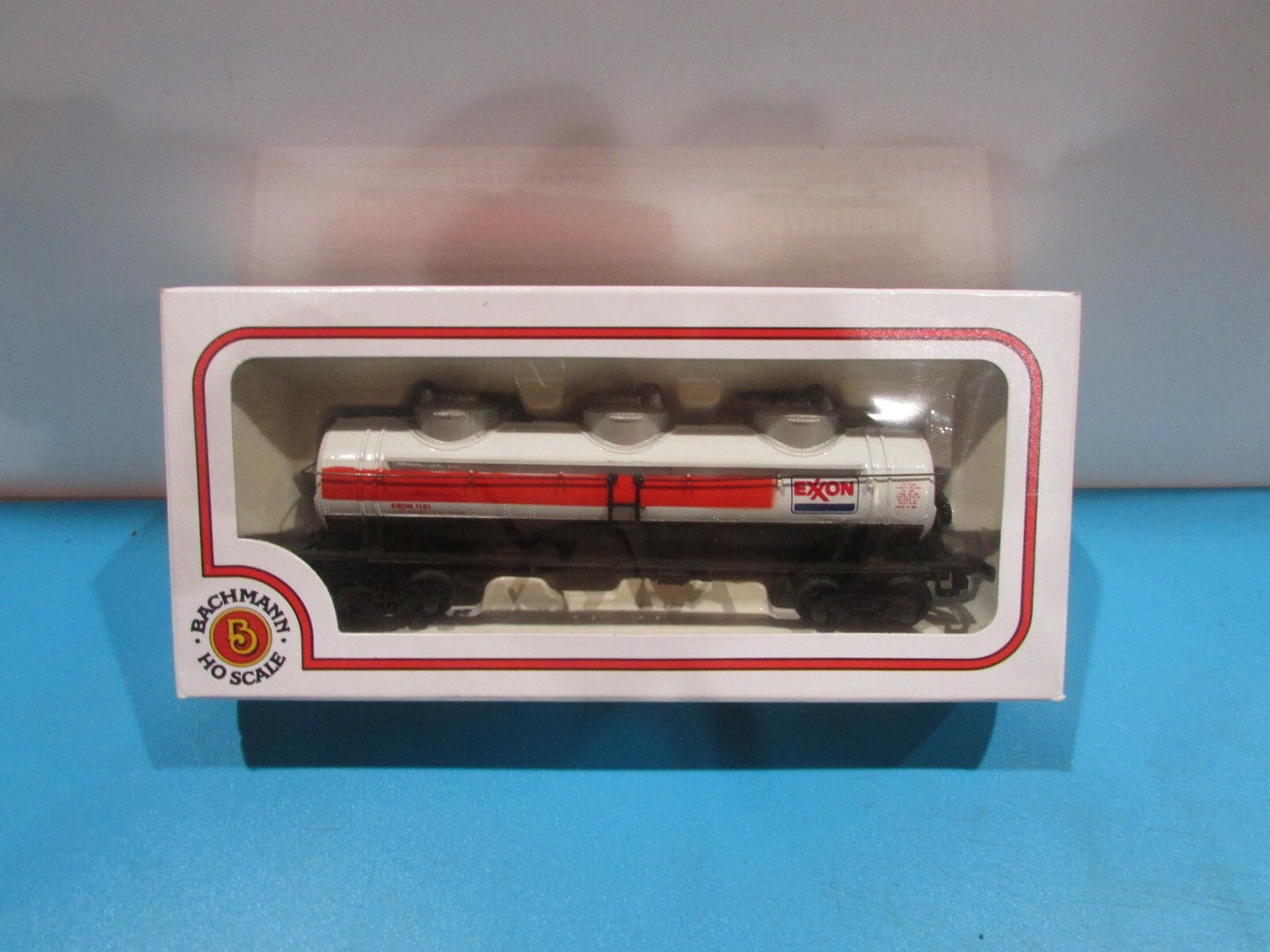HO Scale Bachmann 3192 3 Dome Exxon Tank Car