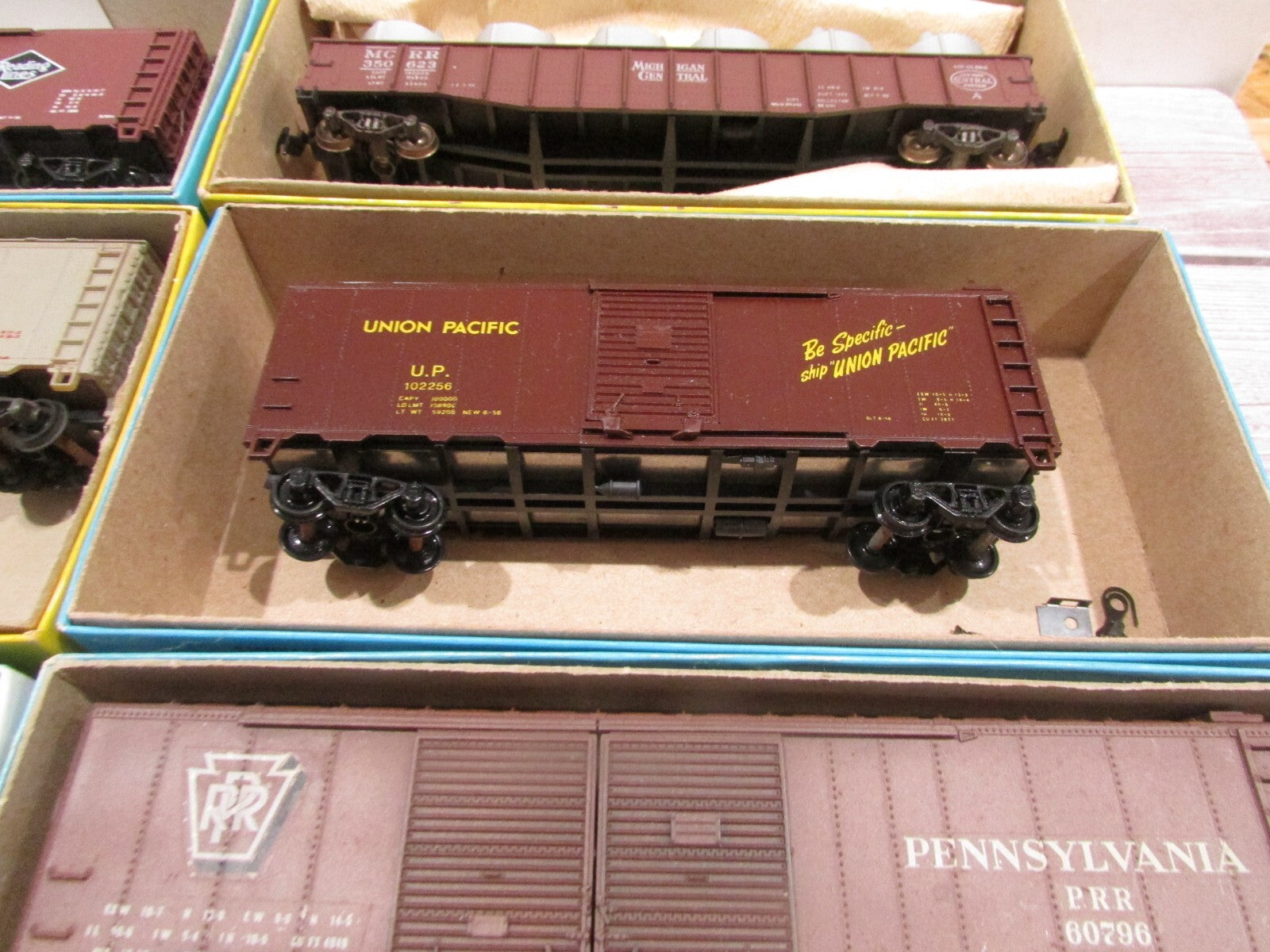 HO Scale Athearn (6) Assorted Freight Cars Lot#3231