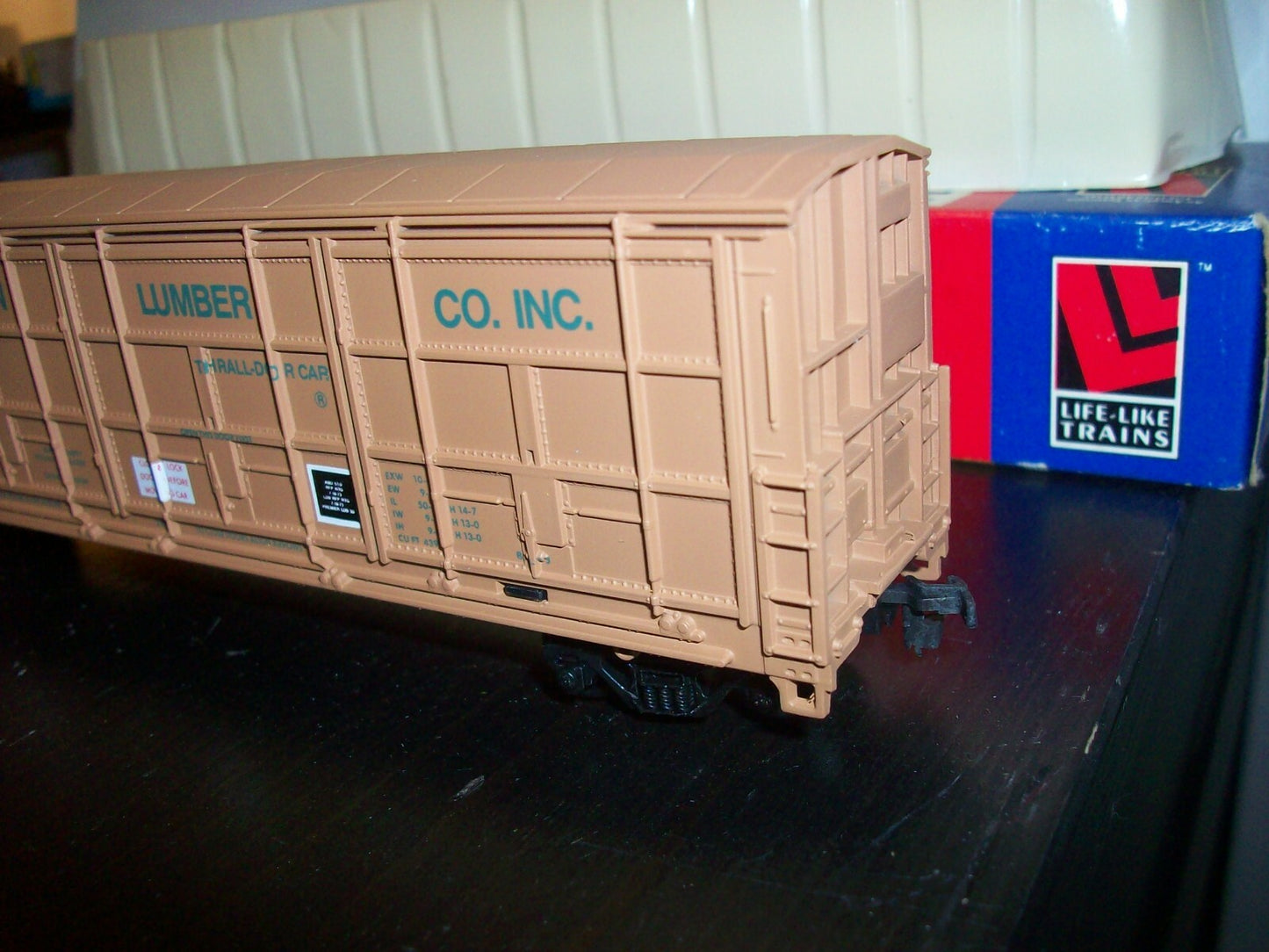HO Scale Life-Like 8482 Thrall Door Delson Lumber Co,Inc Car Lot#0469