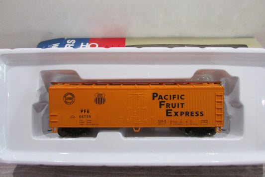 HO Scale Walthers 932-60151 40ft Double Sheathed Reefer w/ Steel Ends PFE #66759