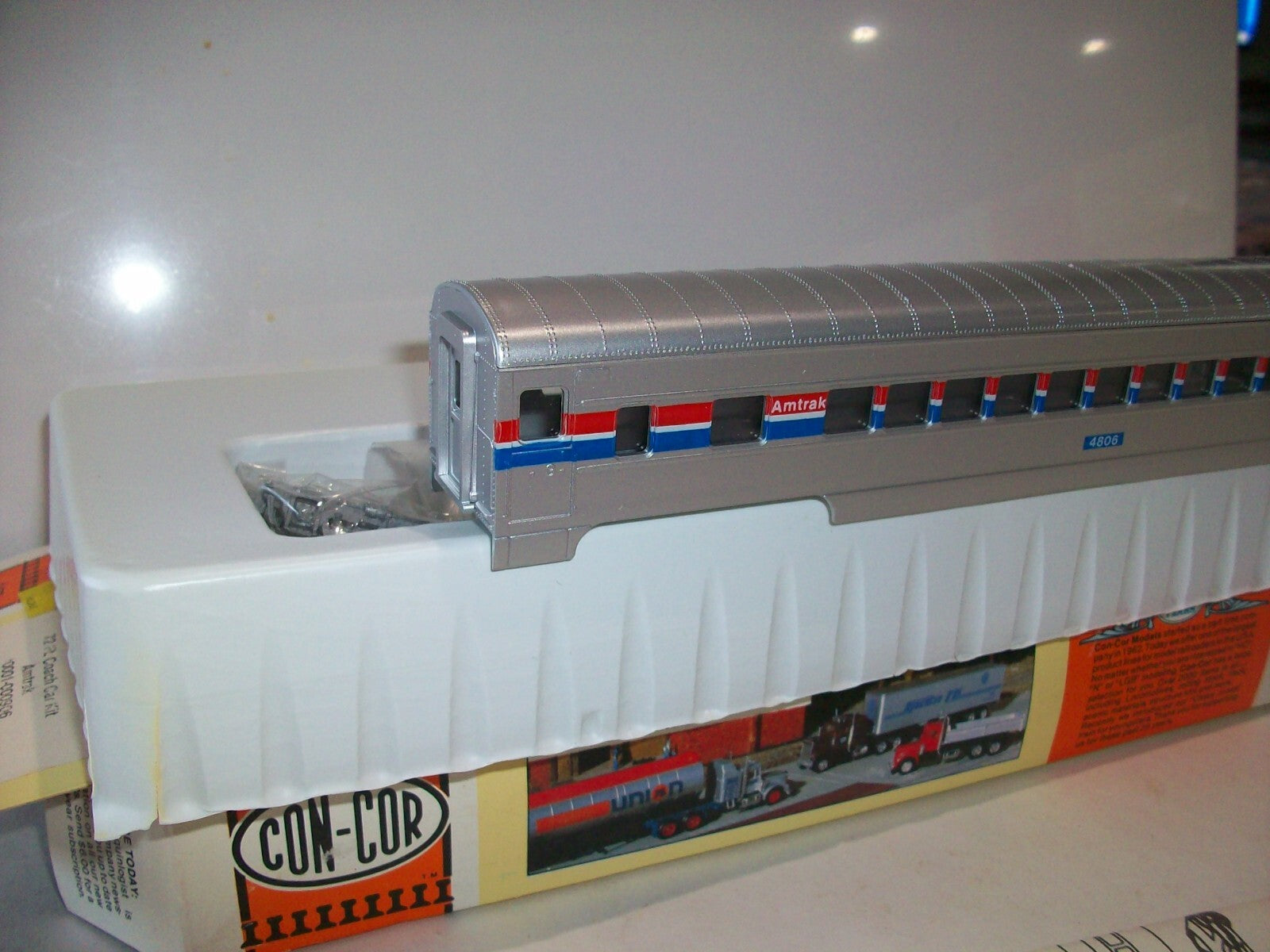 HO Scale Con-Cor  01-000906 72FT Coach Car Kit AMTRAK Lot#0476