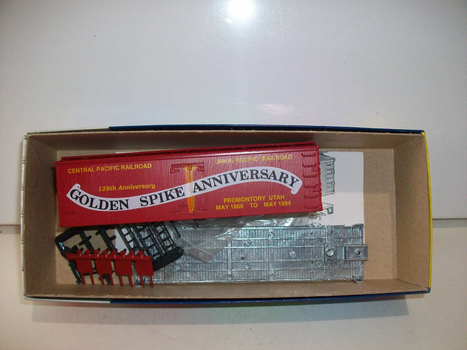 HO Scale RoundHouse 36' Reefer Car Golden Spike Kit Lot#0545