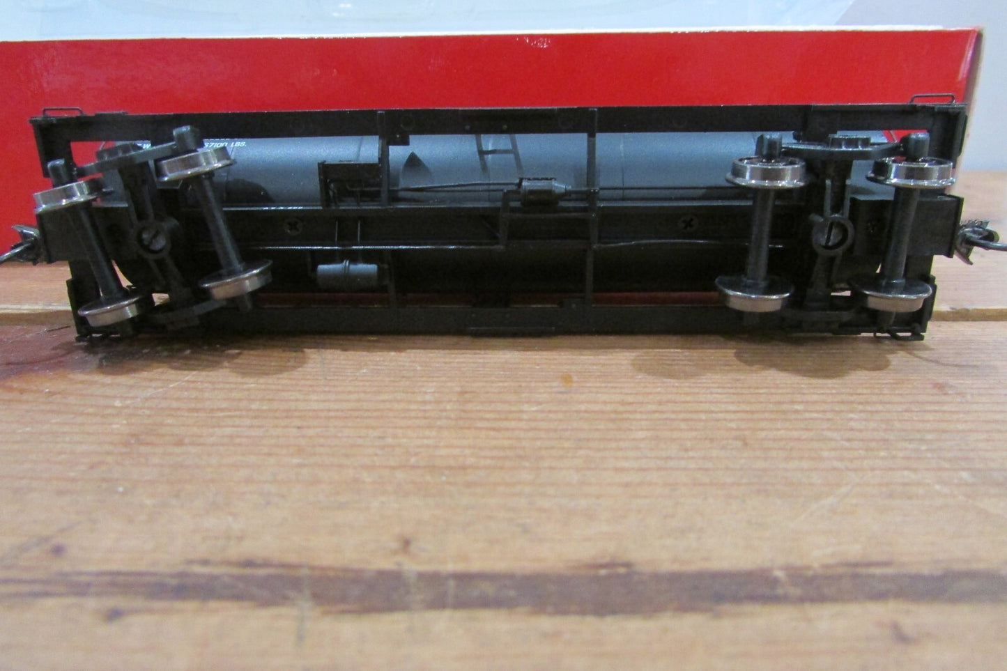 HO Scale Atlas 1062-2 11,000 Gallon Tank Car Associated Cooperatives #200 A4596