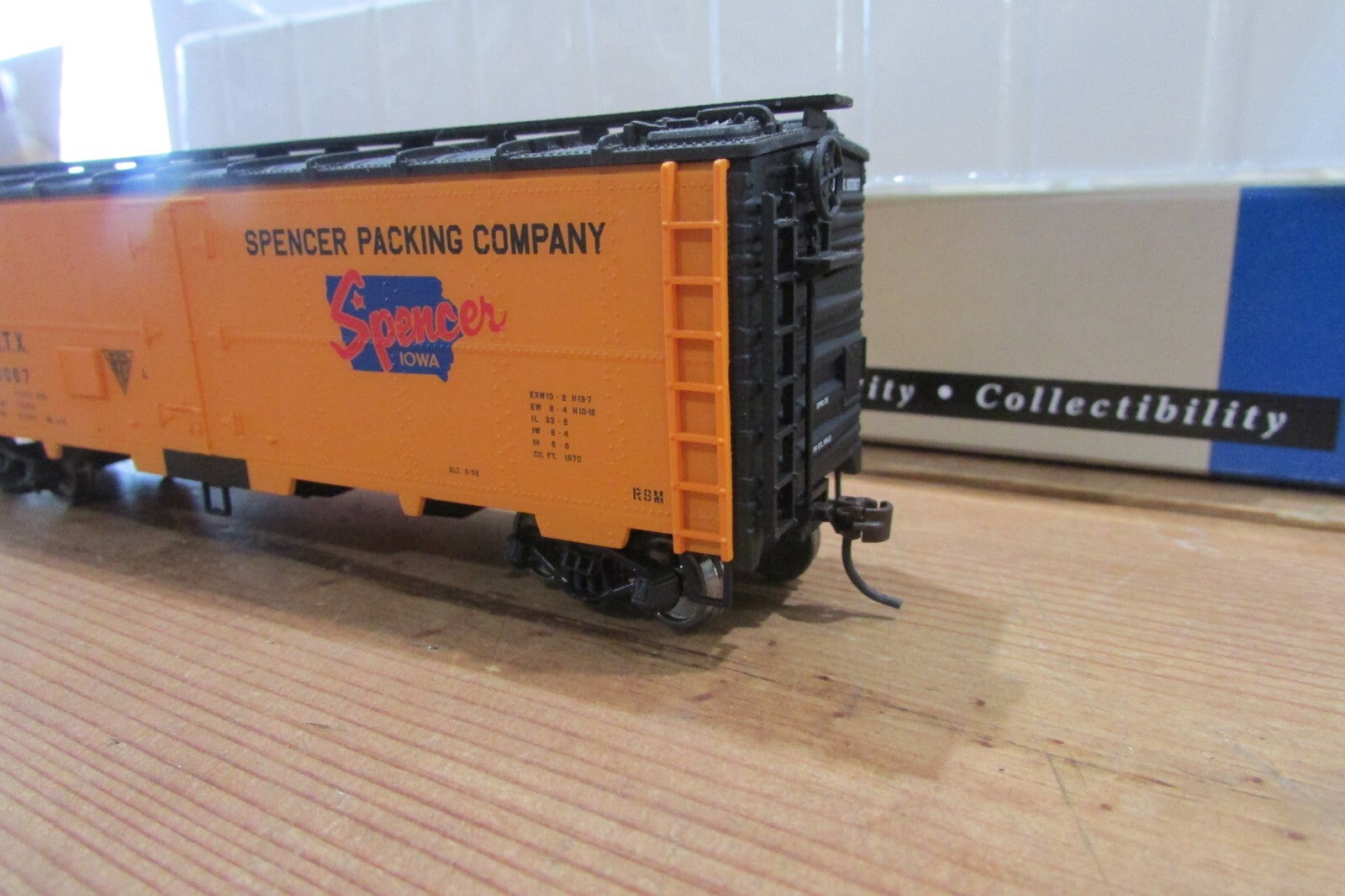 HO Scale Walthers 932-2590 40' Meat Reefer Spencer (URTX) #60067 WAL4579