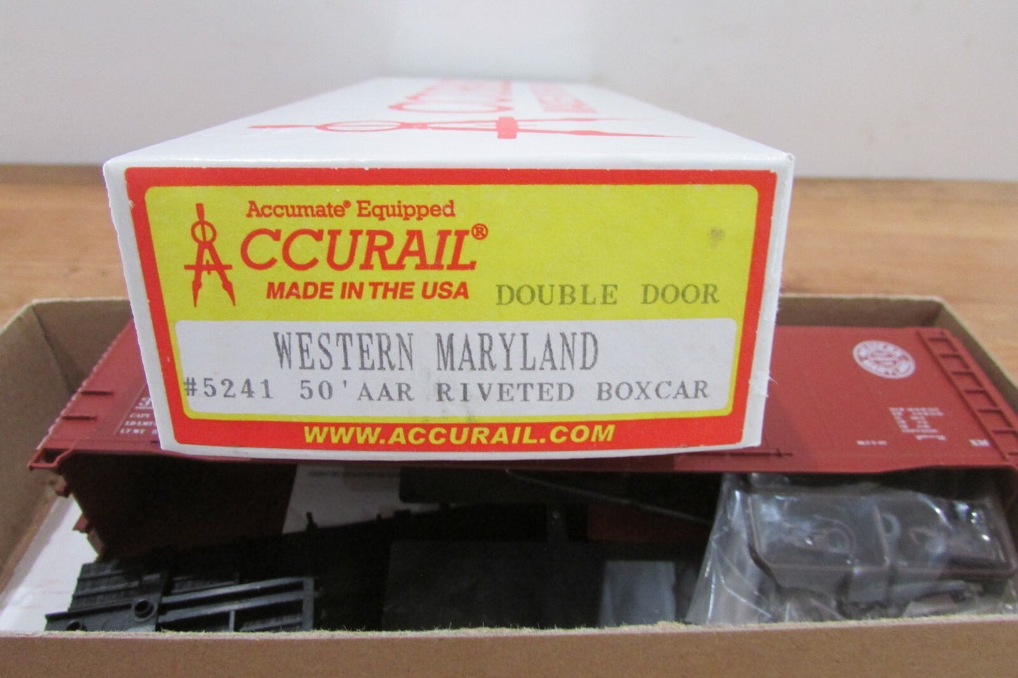 HO Scale Accurail 5241 40AAR Riveted Boxcar Western Maryland Kit