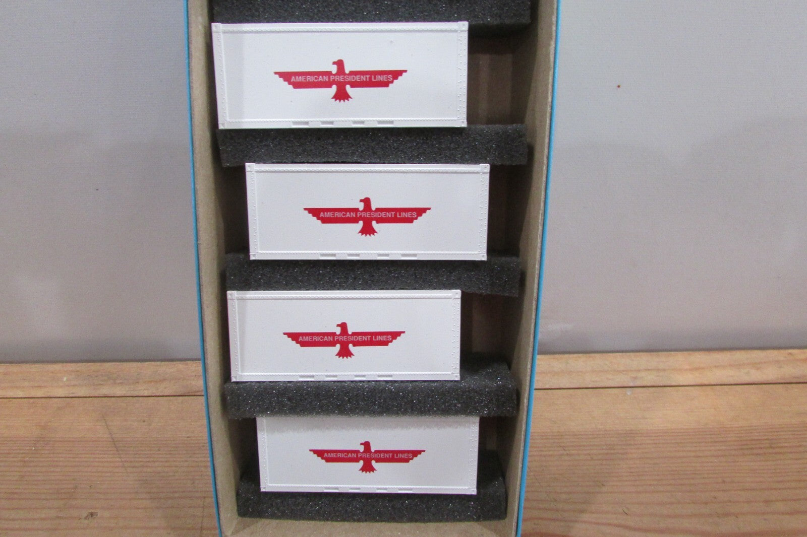 HO Scale Athearn 2041 20ft Container Smooth APL  ATH4497