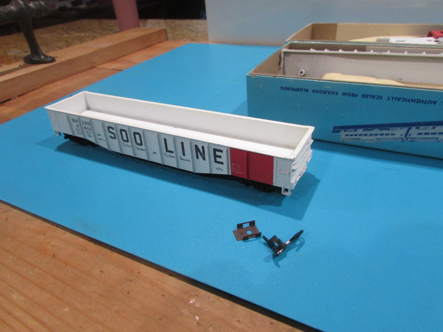 HO Scale Athearn Assorted (2)Gondola & Wide Vision Caboose Soo Line Lot#2250