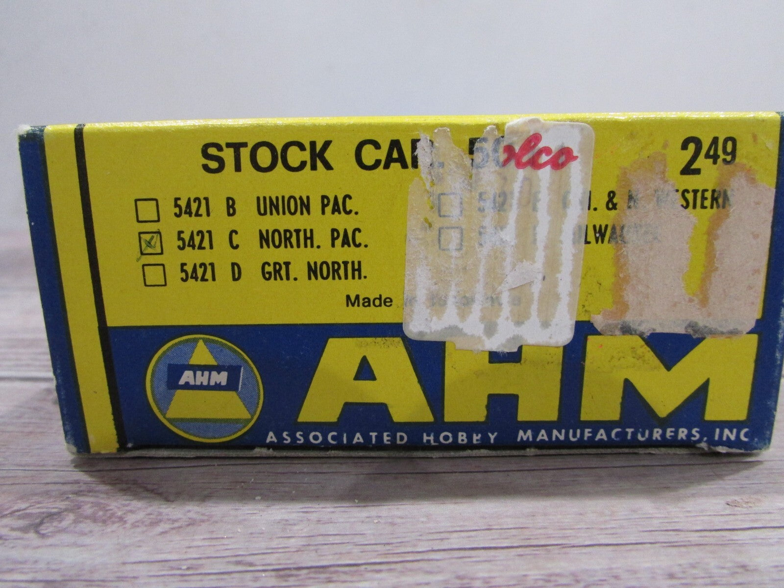 HO Scale AHM 5421C Stock Car  Northern Pacific(Green) #89001