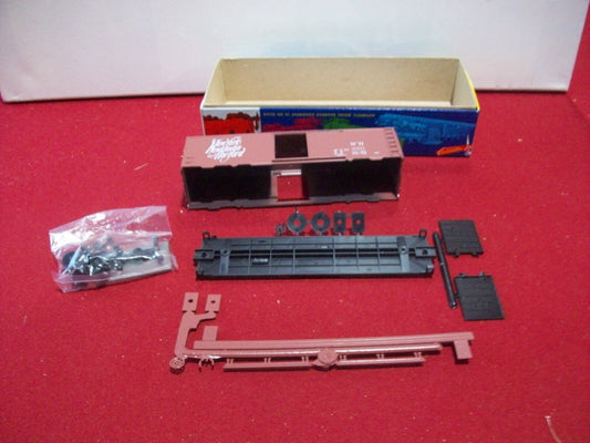 HO Scale Roundhouse 7742 40' Boxcar New Haven-BCR Lot#0559